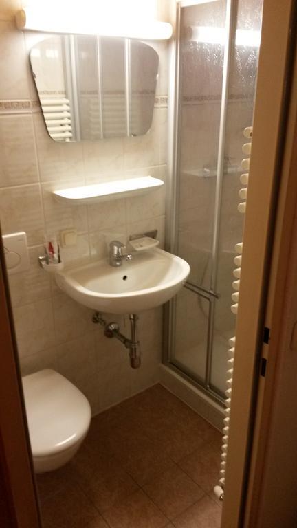 Hotel Garni Alpenrose Ишгъл Екстериор снимка