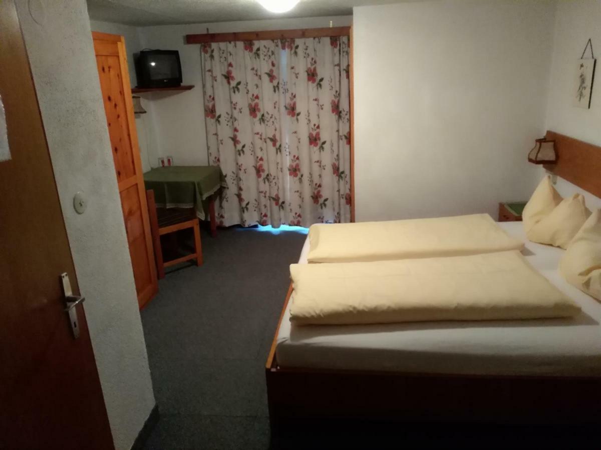 Hotel Garni Alpenrose Ишгъл Екстериор снимка